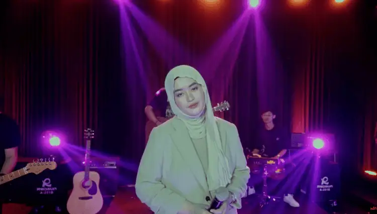 Lirik Lagu Patgulipat - Woro Widowati