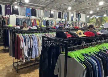 Pedagang Thrifting Tercekik Aturan Baru: “Kalau Barang Dihentikan, Kami Harus Tutup”