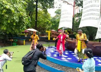 Hunting Foto Parade Batik Garapan Kotret dan PBI Tangerang Raya