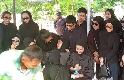 Kesedihan Mendalam Olla Ramlan Atas Wafatnya Sang Ibunda