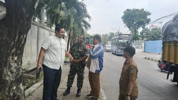 Wakil Ketua DPRD Kota Tangerang Tinjau Normalisasi Saluran Air di Periuk