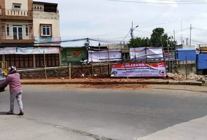 Pemkot Tangerang Bongkar TPS Liar Tekukan Buah