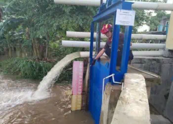 Ketinggian Air Antara 35–90 cm, 350 KK Terdampak Banjir di Kecamatan Cipondoh
