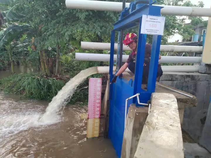 Ketinggian Air Antara 35–90 cm, 350 KK Terdampak Banjir di Kecamatan Cipondoh