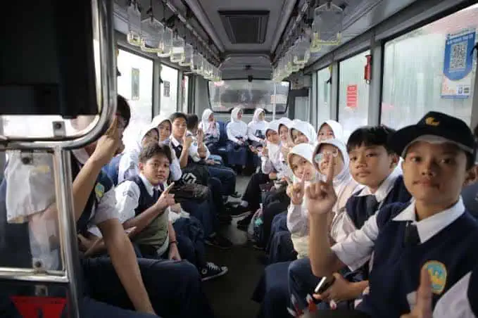 Tayo dan Si Benteng: Perjalanan Gratis yang Mengantarkan Mimpi Anak-Anak Kota Tangerang