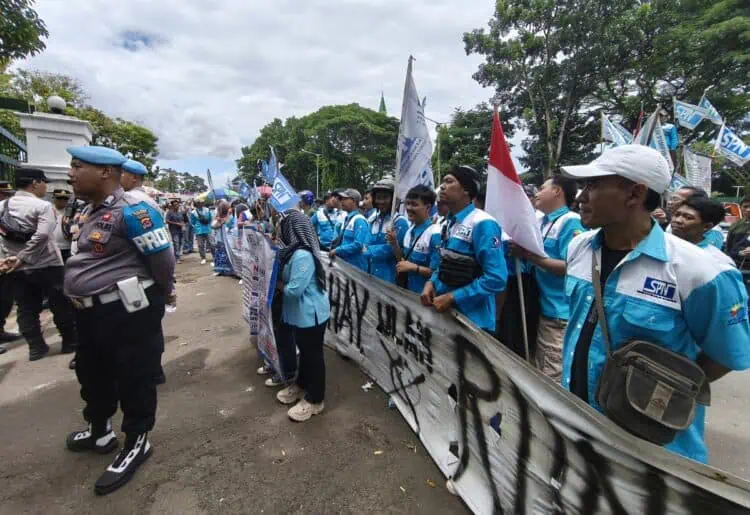 Buruh di Lebak Tuntut Kenaikan Upah 10,5 Persen
