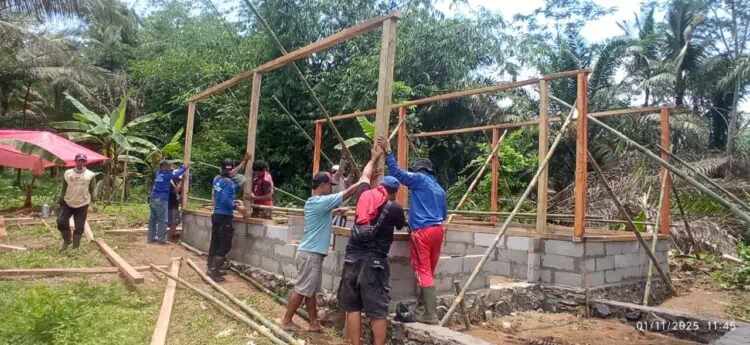 Dibantu KSB dan Karang Taruna Pandeglang, Rumah Warga Miskin Dibangun Swadaya