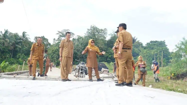 Tinjau Progres Pembangunan Jalan Kadomas–Banjar, Bupati Dewi Berharap Hasilnya Bertahan Lama