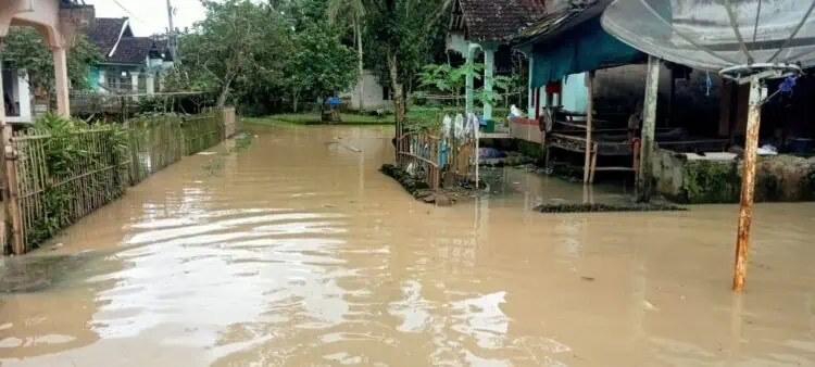 Banjir Melanda Desa Idaman Patia Pandeglang, Warga Diimbau Lebih Waspada
