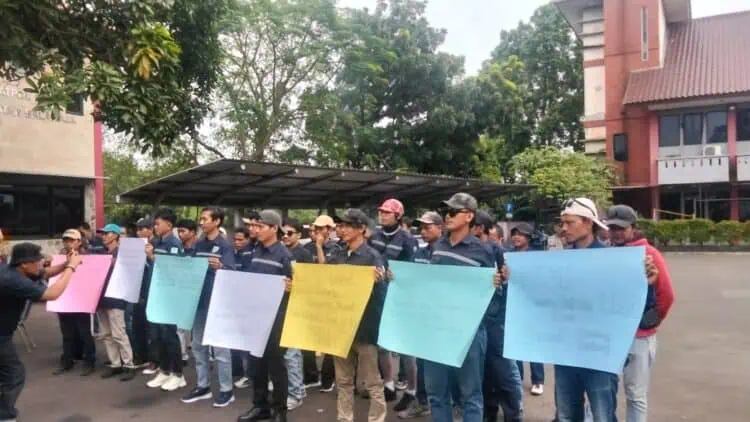 Tuntut Pabrik Beroperasi Lagi, Pegawai PT SLI Minta Pemkab Tangerang Cabut Surat Pemberhentian