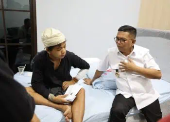 Gubernur Andra Jenguk Revan, Warga Baduy Korban Perampokan di Jakarta