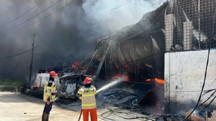 Gudang Plastik di Kosambi Terbakar, 11 Mobil Damkar Dikerahkan