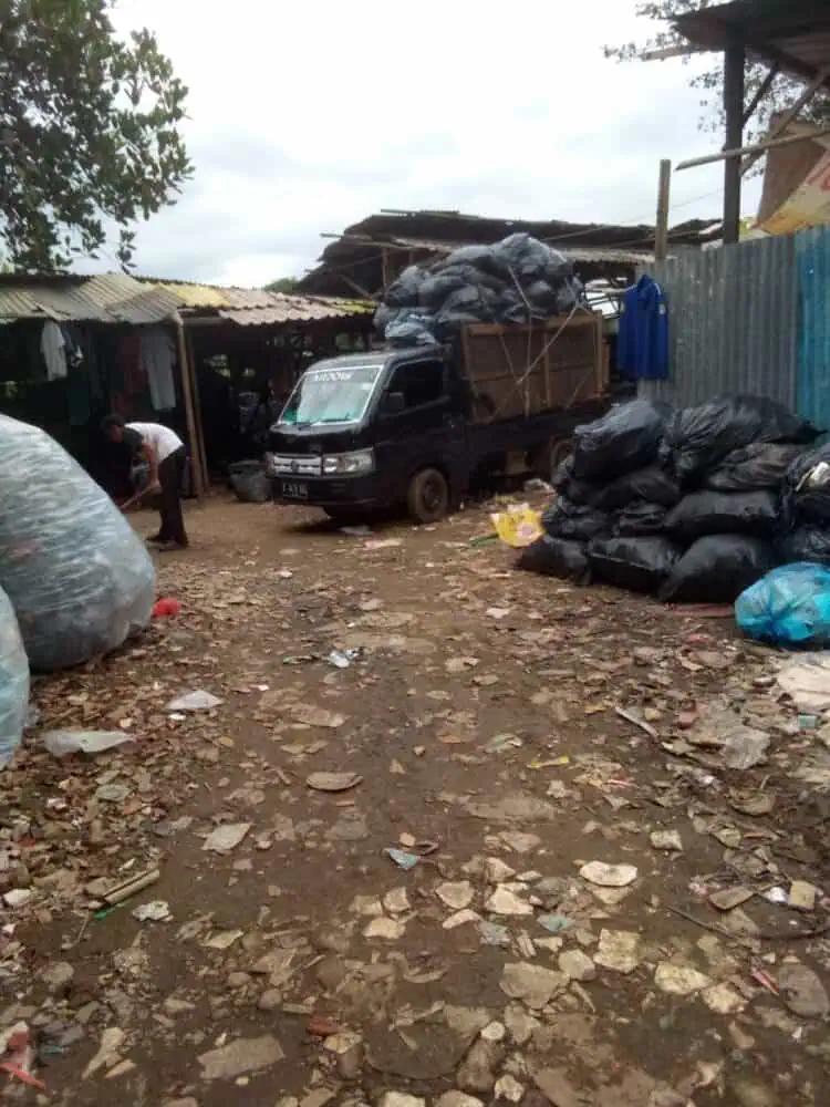 Sudah Disegel KLH, Warga Pamulang Kecewa TPS Ilegal Masih Beroperasi Hingga Bakar Sampah