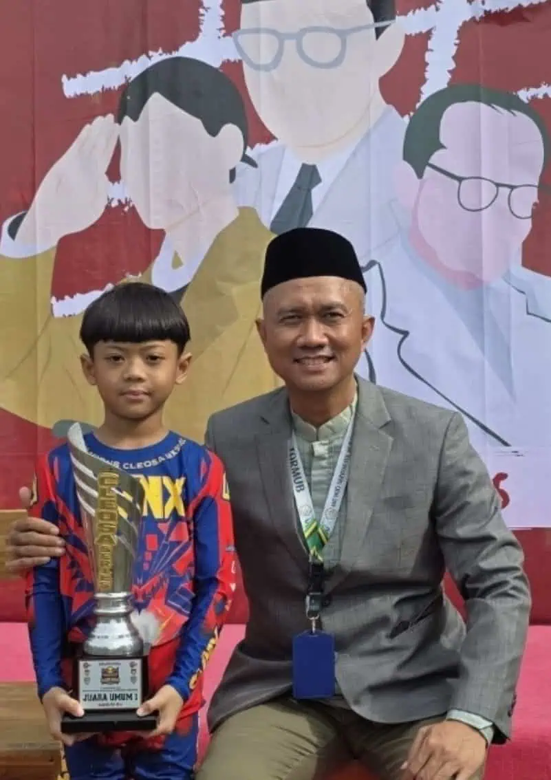 Siswa SDI Tarbiyatul Mubtadiin Raih Juara Umum Kejurnas Motocross 2025 Siswa SDI Tarbiyatul Mubtadiin Raih Juara Umum Kejurnas Motocross 2025