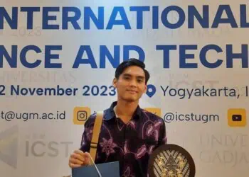 Dari Tigaraksa ke UGM: Kisah Rizky, Doktor Termuda 25 Tahun yang Tekun Puasa Senin-Kamis dan Gemar Membaca