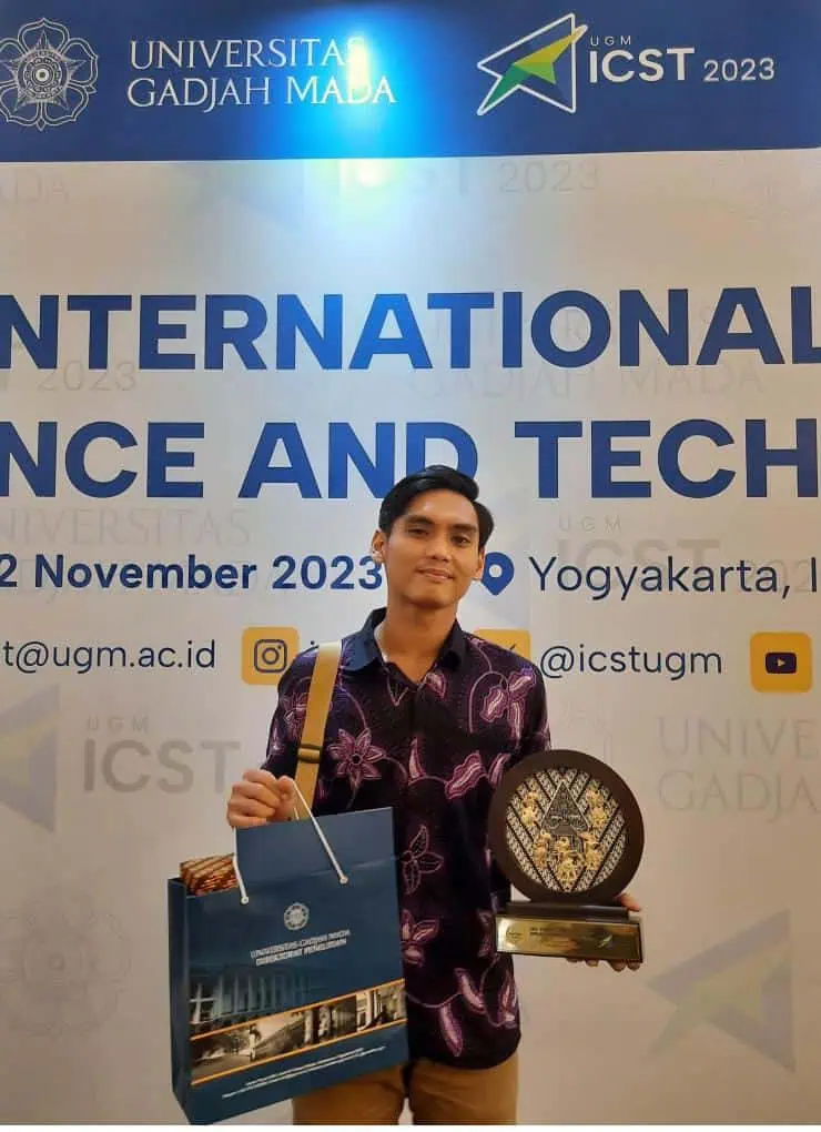 Dari Tigaraksa ke UGM: Kisah Rizky, Doktor Termuda 25 Tahun yang Tekun Puasa Senin-Kamis dan Gemar Membaca