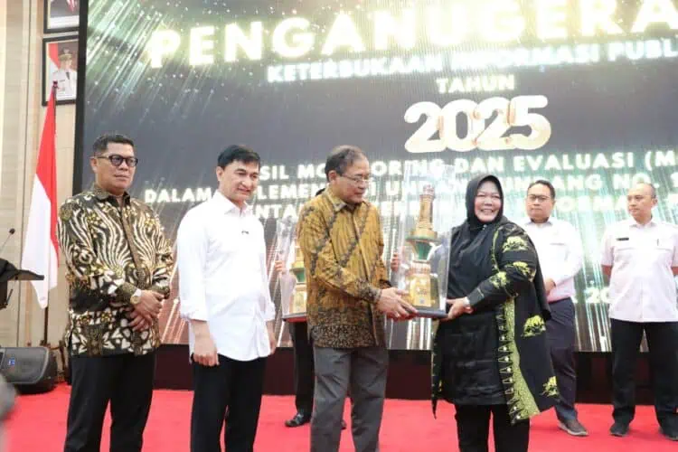 Perumdam Tirta Berkah Pandeglang Raih Juara Umum Anugerah Keterbukaan Informasi Publik BUMD Se-Provinsi Banten
