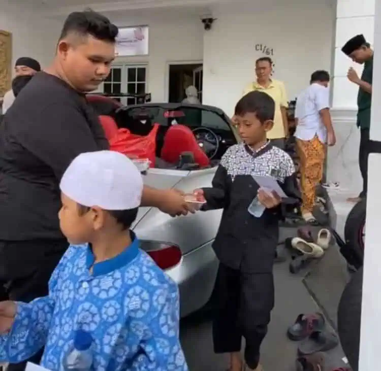 Peduli Sesama, Bos Mobil Tangerang Santuni Anak Yatim dan Janda Tua di Kota Serang