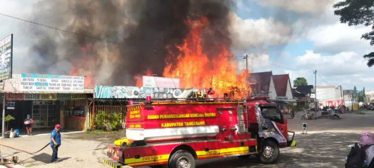 Dua Rumah Makan di Pasar Kemis Terbakar, Pemilik Rugi Ratusan Juta