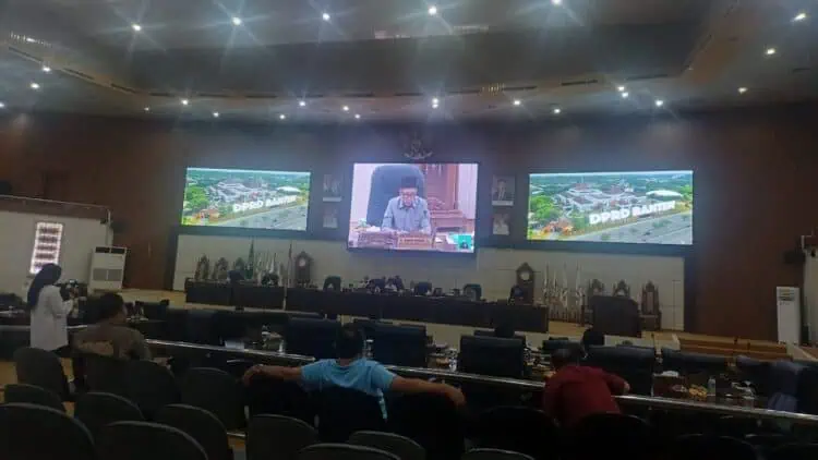 Suasana Rapat Paripurna DPRD Provinsi Banten, Rabu (19/11/2025). (LUTHFI/SATELIT NEWS)
