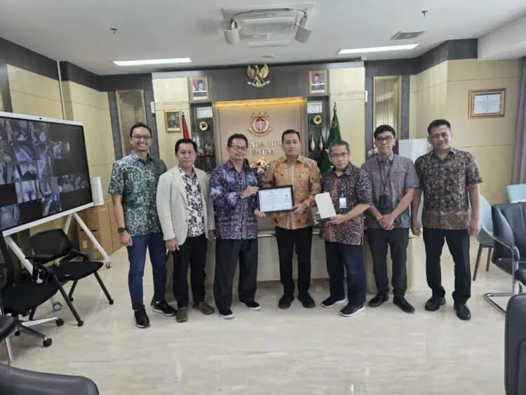 Pemkab Serang Serahkan Sertifikat BGH RS Adyaksa ke Kejagung
