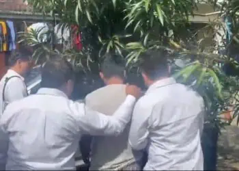 Pelaku pencabulan anak tiri, dibekuk petugas Mapolres Serang. (ISTIMEWA)