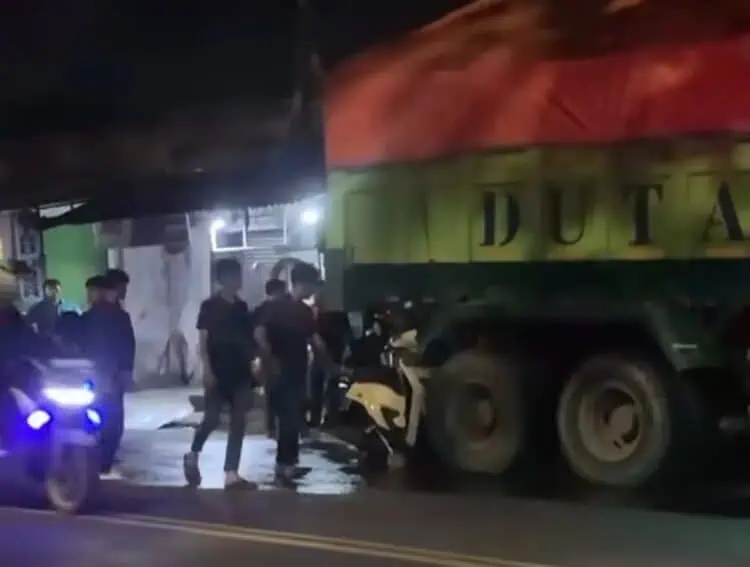 Tabrak Truk Tanah Parkir di Cikupa, 2 Orang Tewas