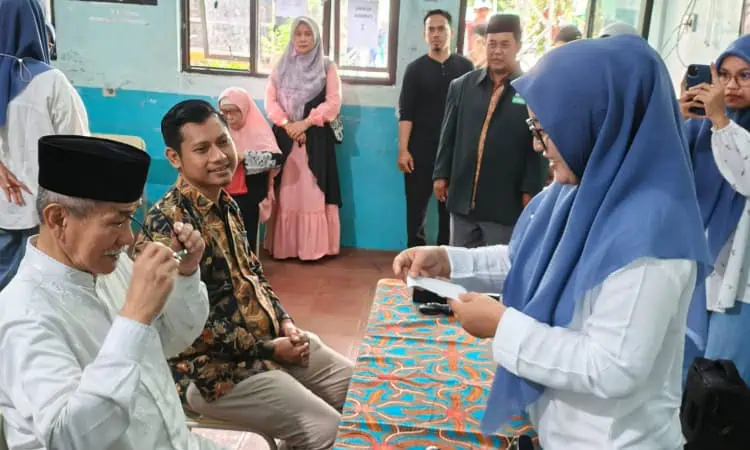 PBMA–PGMA Gelar Baksos Katarak di Menes, Ratusan Warga Jalani Pemeriksaan Mata