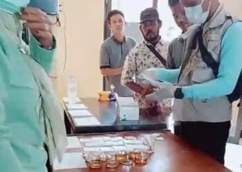Kades dan Ratusan Perangkat Desa Se-Kecamatan Patia Pandeglang Jalani Tes Urin, Selasa (25/11/2025). (ISTIMEWA)