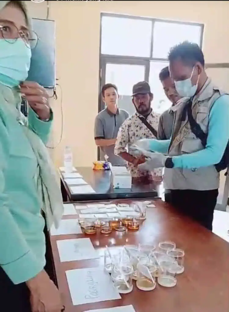 Kades dan Ratusan Perangkat Desa Se-Kecamatan Patia Pandeglang Jalani Tes Urin