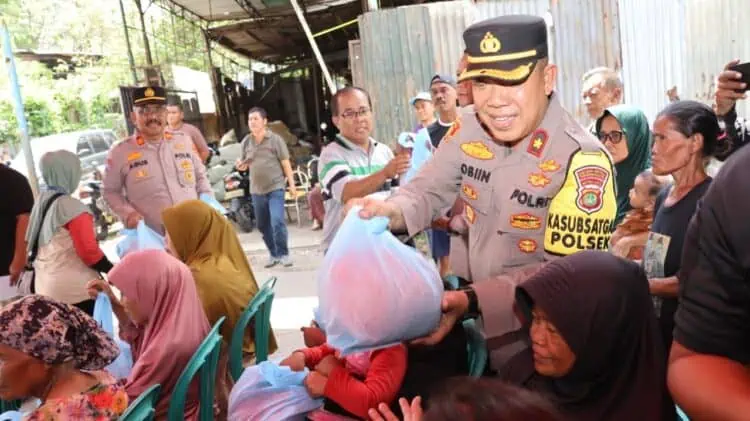 Polres Metro Tangerang Kota Salurkan 200 Paket Sembako di Banksasuci