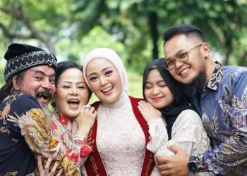 Keren! Kebahagian Limbad Lihat Anak Lulus S2 dengan Predikat Cumlade