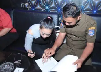 Gelar Razia di Serpong Utara, Satpol PP Tangsel Sita Ratusan Botol Miras