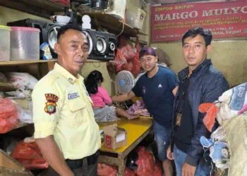 Pura-pura Ajak Main Anak di Plaza Ciputat, Wanita Terekam Rampas Kalung Emas