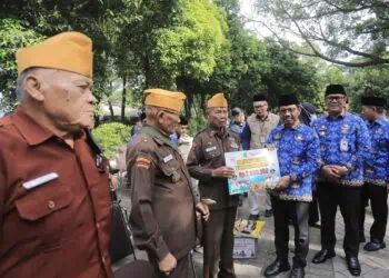 Sachrudin Kobarkan Semangat Juang dan Beri Bantuan Sosial di Hari Pahlawan