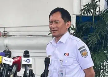 Gerbong KRL Ditambah, Target Kurangi Sesak