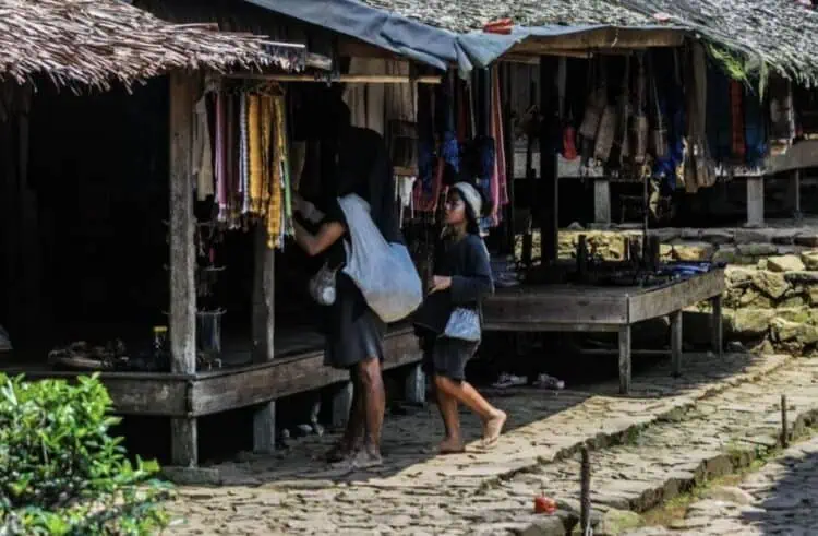Warga Baduy Diminta Berjualan Secara Berkelompok