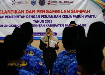 PELANTIKAN - Bupati Pandeglang Raden Dewi Setiani, secara formal melantik ribuan PPPK Paruh Waktu, di Oproom Setda Pandeglang, Rabu (23/12/2025). (ISTIMEWA)