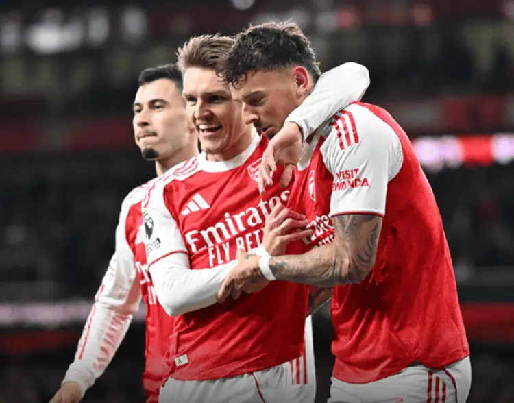 Kalahkan Brentford, Arsenal Bertahan di Puncak Klasemen