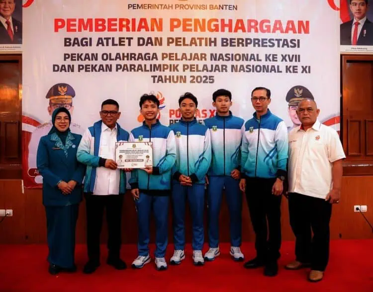 Gubernur Andra Soni Serahkan Bonus Popnas-Pepapernas, Medali Emas Diganjar Rp30 Juta
