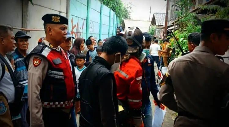 Pria Paruh Baya Ditemukan Tewas Gantung Diri di Ciputat
