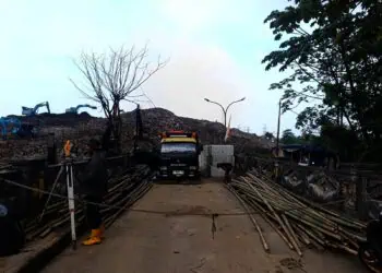 Diadang Warga, Truk Sampah Gagal Buang Muatan di TPA Cipeucang