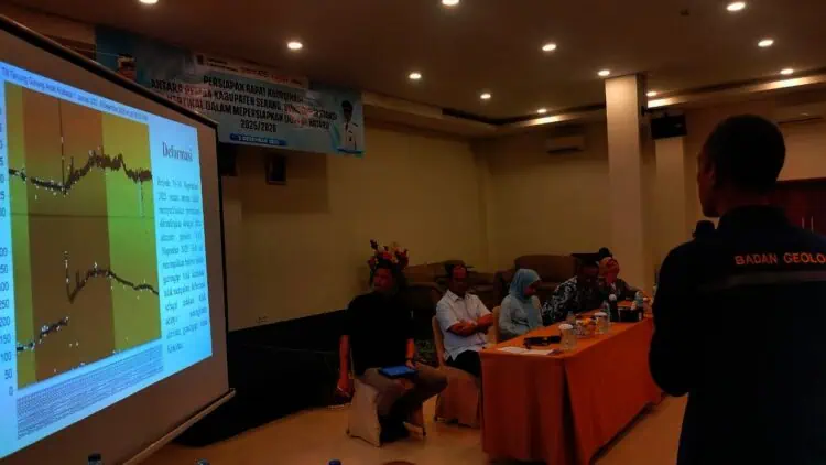 Masih Keluarkan Asap, Pengamat Gunung Api Larang Wisatawan Mendekat ke GAK