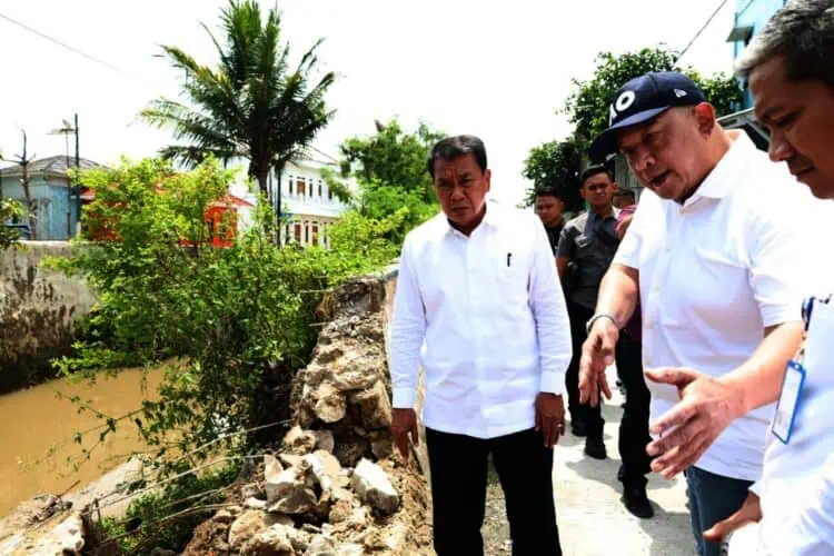 Bupati Tangerang Tinjau Tanggul Jebol di Perumahan Mustika Tigaraksa