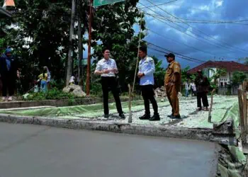 Wabup Pandeglang Iing Andri Supriadi, meninjau program Bang Andra, Selasa (9/12/2025). (ISTIMEWA)