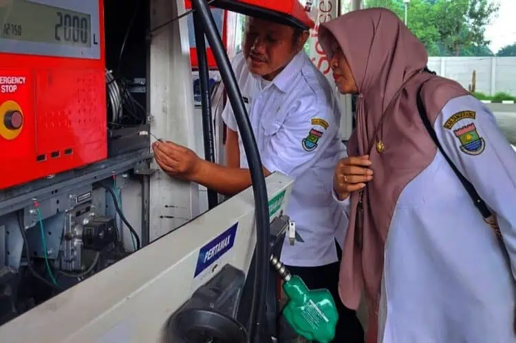 Cek Alat Ukur, Disperindag Kabupaten Tangerang Sisir SPBU Jelang Nataru