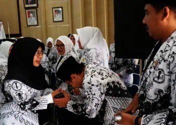 Resepsi HUT PGRI ke-80 dan HGN 2025, Bupati Dewi: Tidak Ada Satupun dari Kita Tanpa Jasa Guru