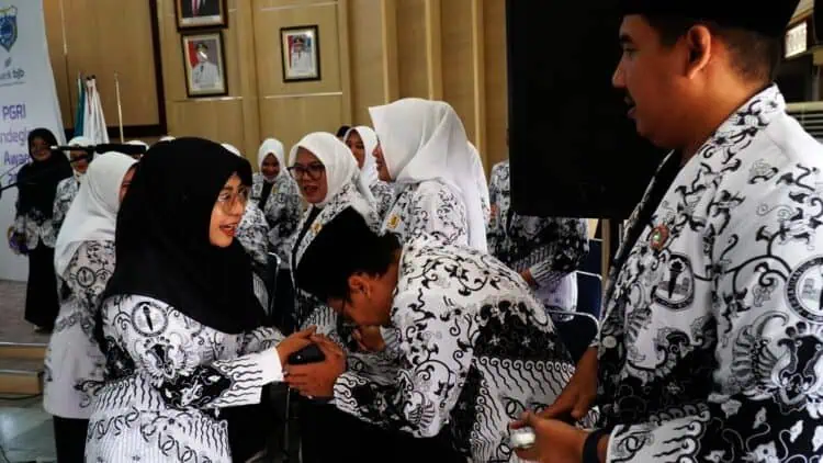 Resepsi HUT PGRI ke-80 dan HGN 2025, Bupati Dewi: Tidak Ada Satupun dari Kita Tanpa Jasa Guru