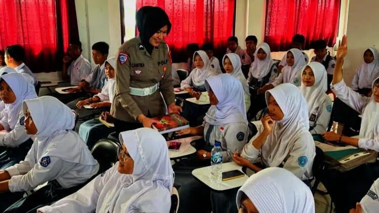 Cegah Kenakalan Remaja, Ratusan Pelajar SMAN 1 Pontang Diberi Pembekalan Oleh Personel Polda Banten