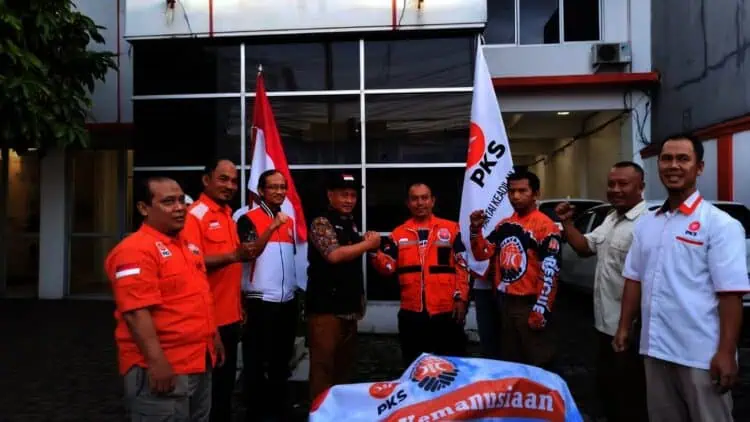PKS Banten Berangkatkan Relawan, Untuk Salurkan Bantuan dan Buat Sumur Bor di Sumut dan Aceh